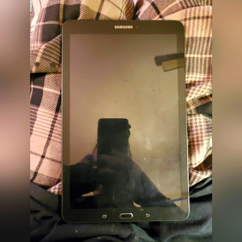 Black Samsung Galaxy Tab E